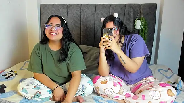 maddie-and-chelsea- online show from March 13, 9:16 am