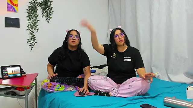 maddie-and-chelsea- online show from March 22, 9:45 am