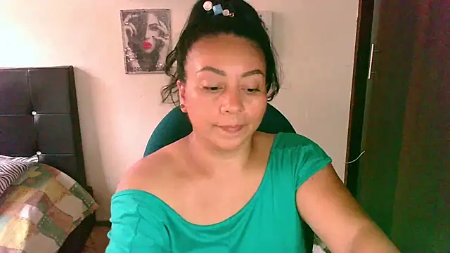 zaray bella online show from April 10, 9:30 pm