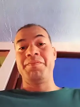 Snapshot of gustosito chatting on October 31, 4:41 pm gustosito online show from October 31, 4:41 pm