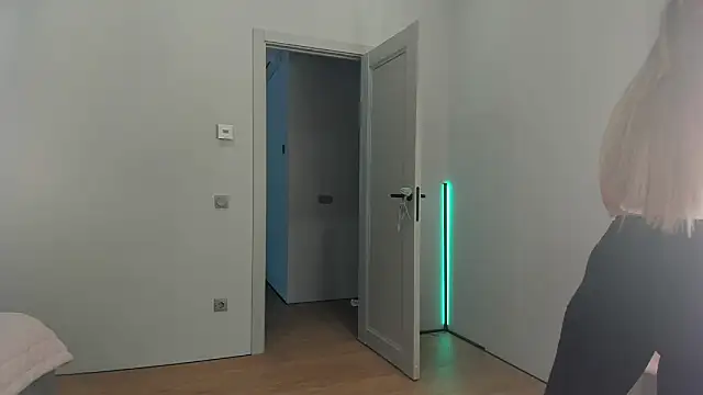  cometoseeme  online show from October 10, 2:16 pm