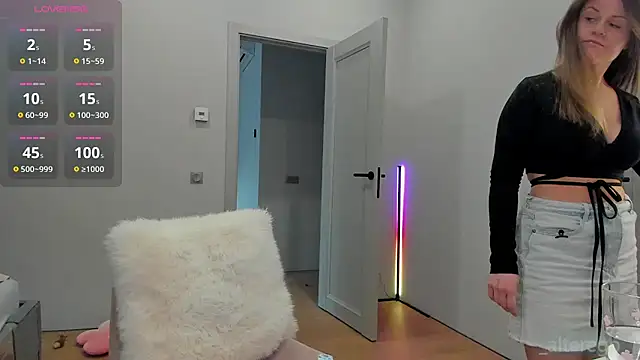  cometoseeme  online show from March 13, 3:18 pm