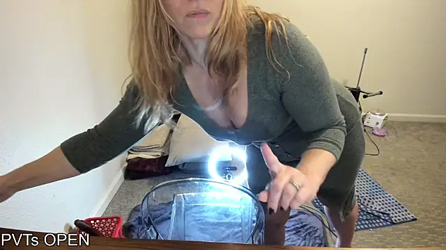 Peaches N Kreme online show from October 28, 2:26 am