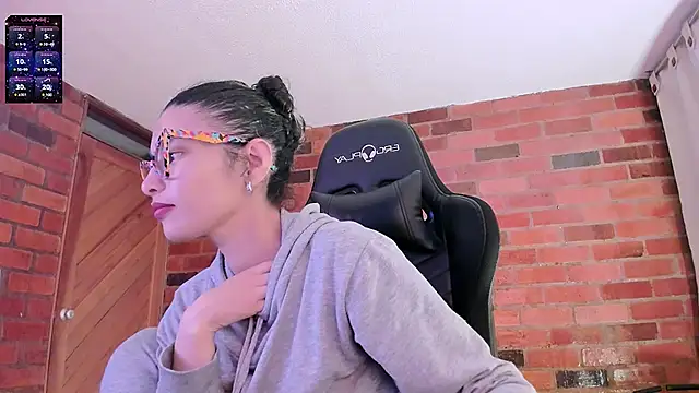 paulinabarnett- online show from December 25, 1:42 am