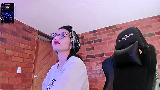 paulinabarnett- online show from January 6, 1:42 am