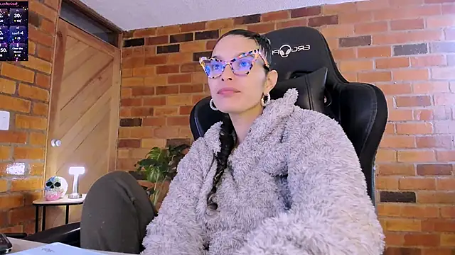 paulinabarnett- online show from January 11, 8:43 pm