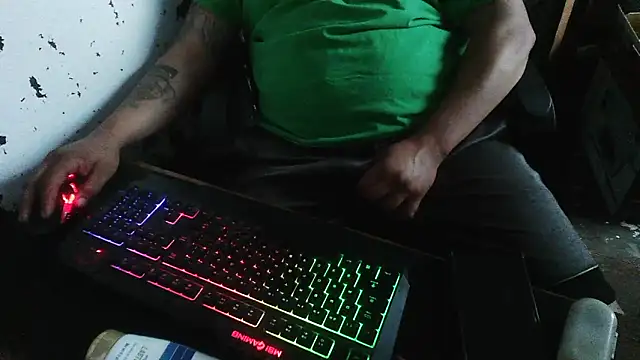 slickwill123 online show from May 24, 1:16 pm