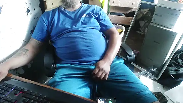 Snapshot of slickwill123 chatting on June 21, 4:42 pm slickwill123 online show from June 21, 4:42 pm