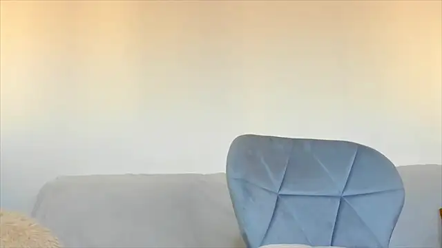 hornyemma   online show from December 18, 9:04 am