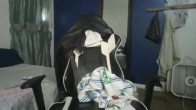 Snapshot of hotNReady6969 chatting on March 11, 8:31 pm hotNReady6969 online show from March 11, 8:31 pm