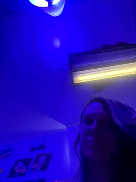 Snapshot of hotNReady6969 chatting on September 23, 9:40 pm hotNReady6969 online show from September 23, 9:40 pm