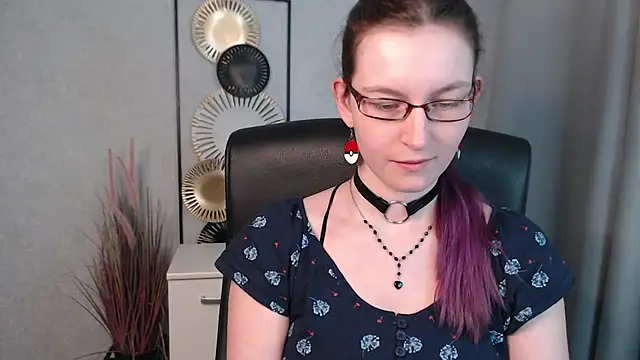 emmaxDelight online show from December 17, 10:12 am