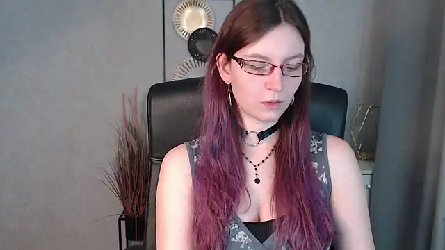 emmaxDelight online show from December 18, 6:32 am