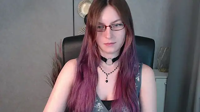 emmaxDelight online show from December 18, 10:08 am