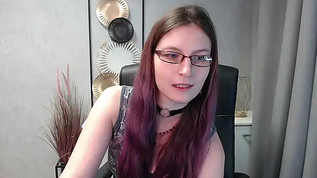 emmaxDelight online show from December 22, 5:42 pm