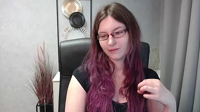 emmaxDelight online show from December 29, 7:39 am