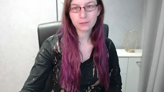 emmaxDelight online show from February 1, 7:36 am