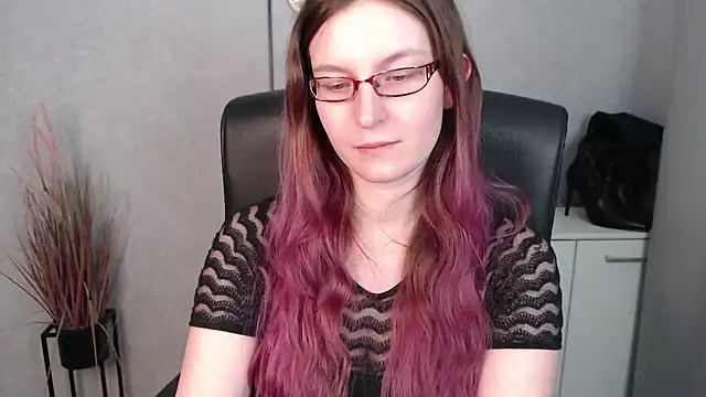 emmaxDelight online show from February 13, 12:43 pm