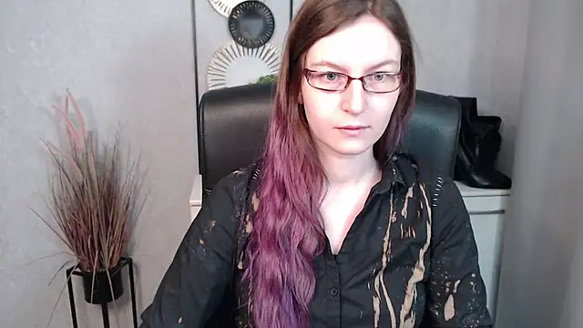 emmaxDelight online show from February 25, 9:31 am