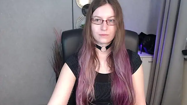 emmaxDelight online show from October 3, 5:26 am