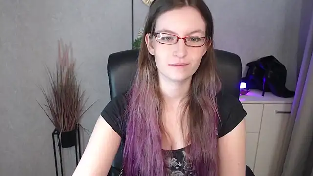 emmaxDelight online show from November 5, 6:24 am