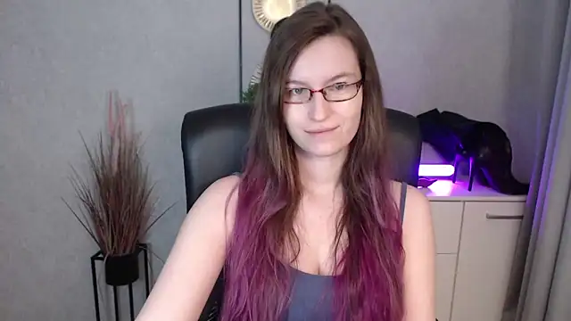 emmaxDelight online show from December 17, 6:19 am