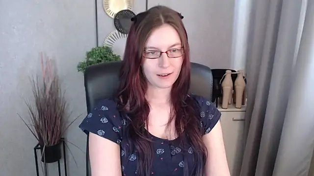 emmaxDelight online show from March 13, 1:29 pm