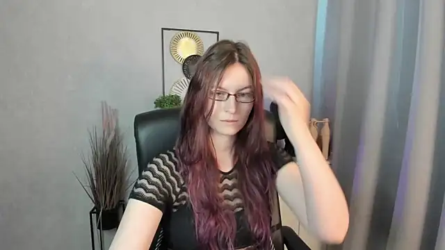 emmaxDelight online show from April 16, 5:19 am