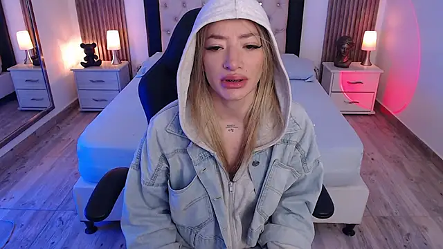 zoe jones13 online show from September 11, 3:17 am