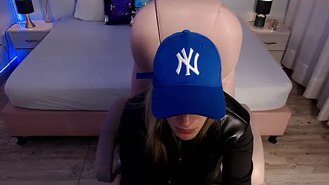 zoe jones13 online show from March 5, 3:13 am