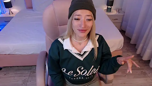 zoe jones13 online show from April 7, 4:02 am