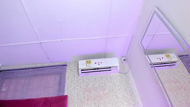 quianna  online show from February 18, 10:25 pm