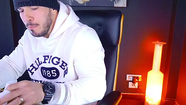 AngeloEric online show from January 28, 10:45 am