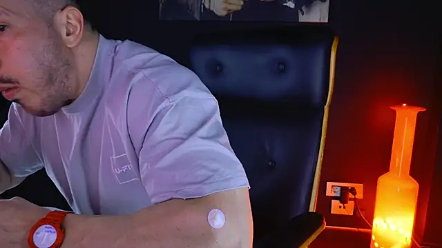 AngeloEric online show from February 9, 10:00 pm