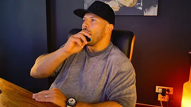 AngeloEric online show from September 16, 10:16 am