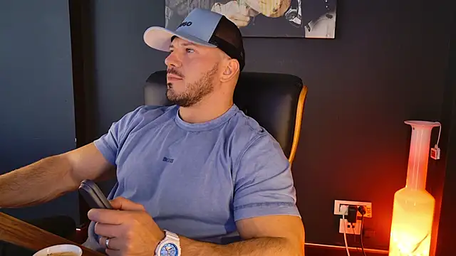 AngeloEric online show from October 20, 8:26 am