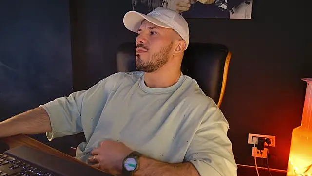 AngeloEric online show from December 19, 1:29 pm