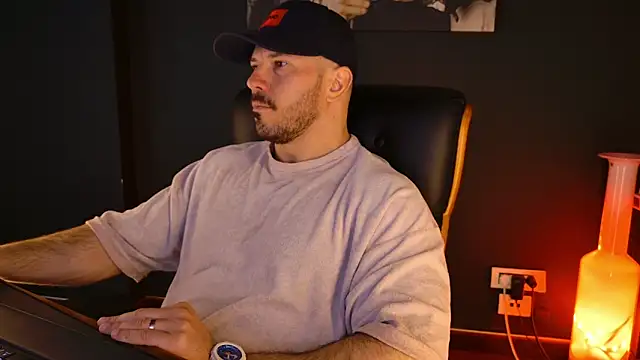 AngeloEric online show from March 29, 8:47 am