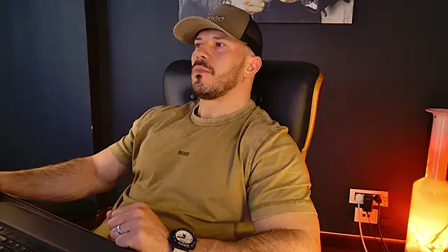 AngeloEric online show from April 5, 10:45 am