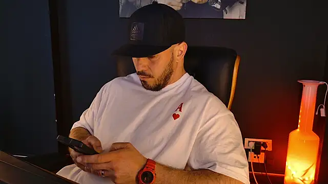 Snapshot of AngeloEric chatting on May 8, 9:58 am AngeloEric online show from May 8, 9:58 am