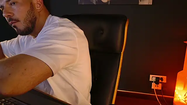 Snapshot of AngeloEric chatting on July 23, 12:58 pm AngeloEric online show from July 23, 12:58 pm