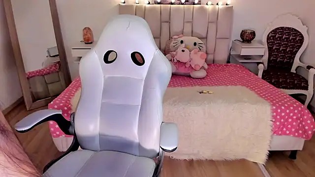 zoe turnner 18 online show from September 26, 1:26 pm