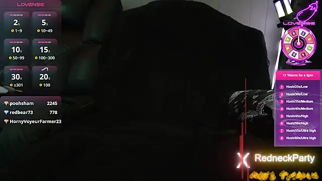 Snapshot of RedneckWants2PlayNow chatting on December 17, 1:33 am RedneckWants2PlayNow online show from December 17, 1:33 am