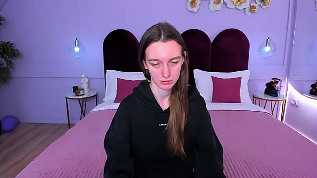 AshleyMillsss online show from December 2, 7:14 am