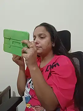 Snapshot of Simran-Kaur143 chatting on July 10, 9:45 am Simran-Kaur143 online show from July 10, 9:45 am