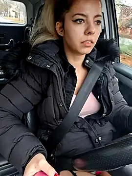 Snapshot of allinqueen chatting on December 10, 7:26 am allinqueen online show from December 10, 7:26 am