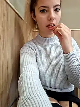 Snapshot of allinqueen chatting on December 11, 11:41 am allinqueen online show from December 11, 11:41 am