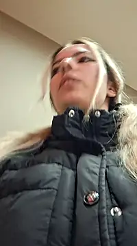 Snapshot of allinqueen chatting on December 18, 2:38 pm allinqueen online show from December 18, 2:38 pm