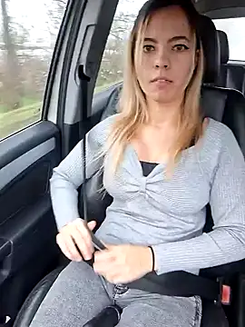 Snapshot of allinqueen chatting on January 22, 8:51 am allinqueen online show from January 22, 8:51 am