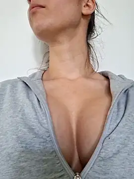 Snapshot of allinqueen chatting on February 19, 10:12 am allinqueen online show from February 19, 10:12 am